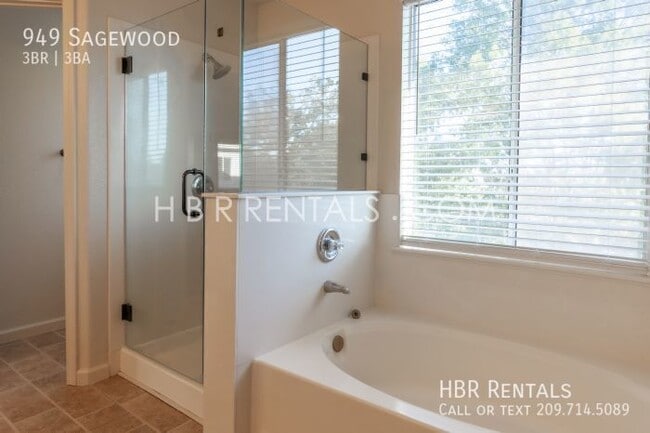 Building Photo - 949 Sagewood-