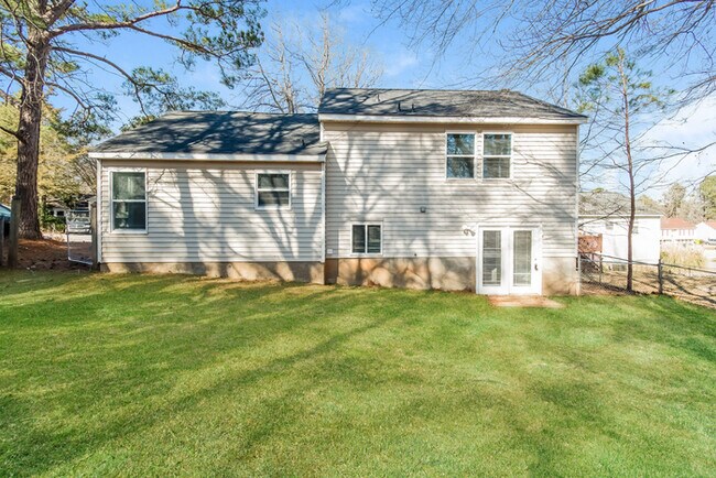 Building Photo - 106 Woodspur Rd