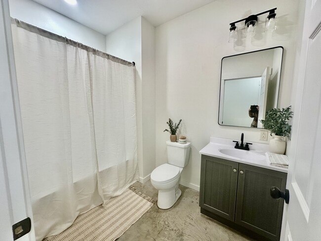 Building Photo - 2196 3rd St