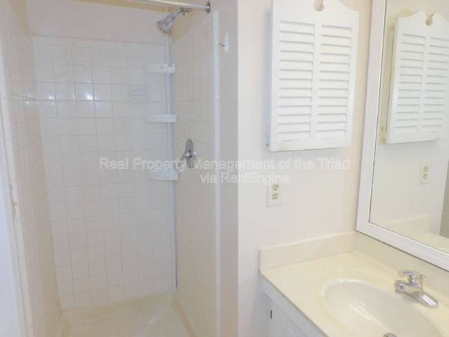 Building Photo - 905 Tipperary Dr