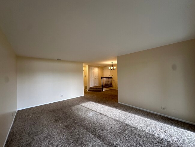 Building Photo - 1304 N Streamwood Ln