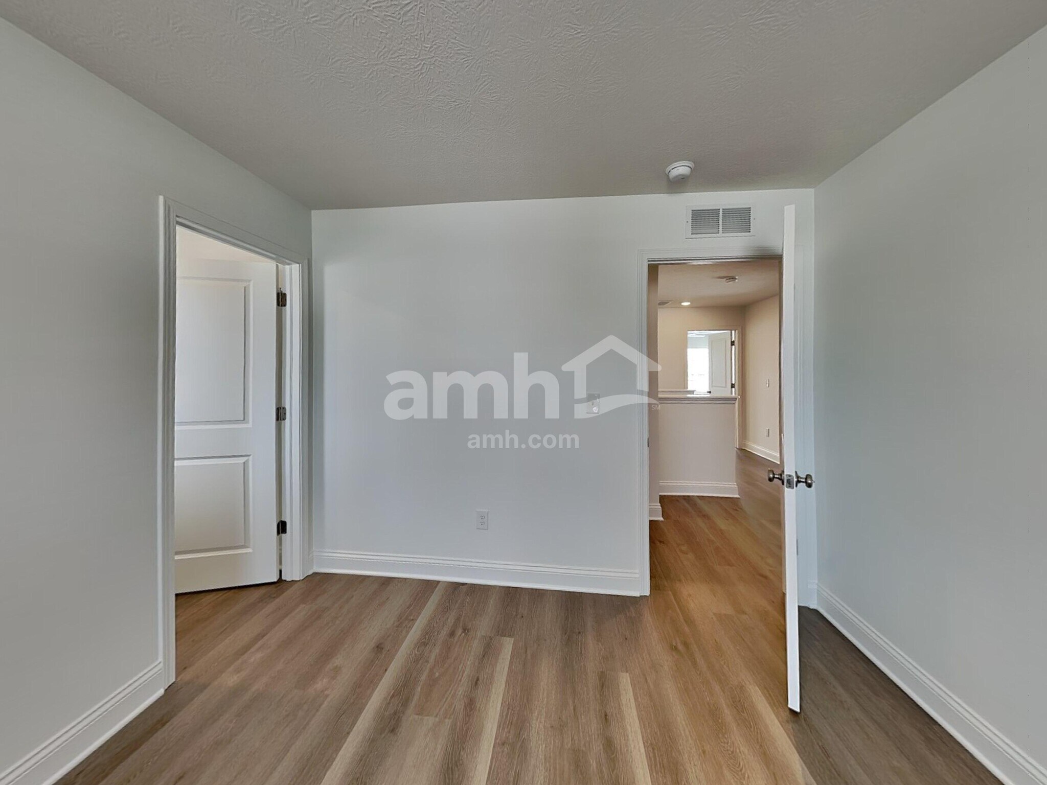 Building Photo - 9151 Henley Ave