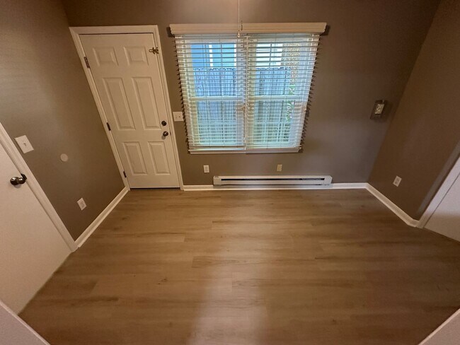 Building Photo - Now available!! – 672 W Front St, Unit C, ...