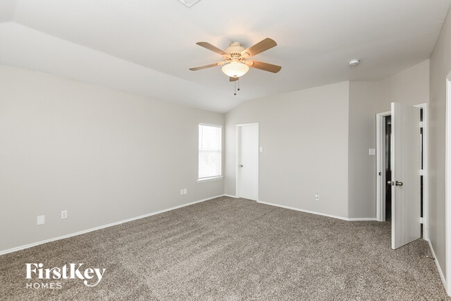 Building Photo - 828 Jockey Club Ln