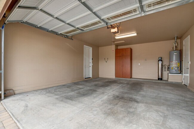 Building Photo - Well Appointed Home for Rent in Astoria!