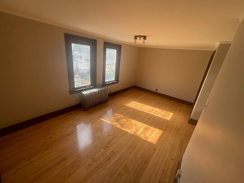 Living room - 2924 Emerson Ave N