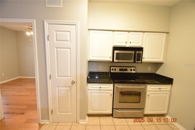 Building Photo - 1810 E Palm Ave