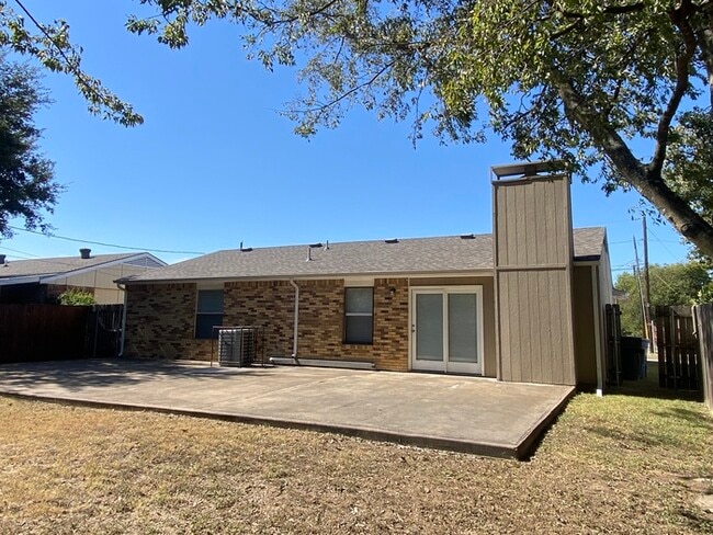 Building Photo - 5514 Meadow Nest Dr