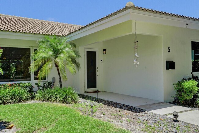 Building Photo - 5 Gatehouse Rd
