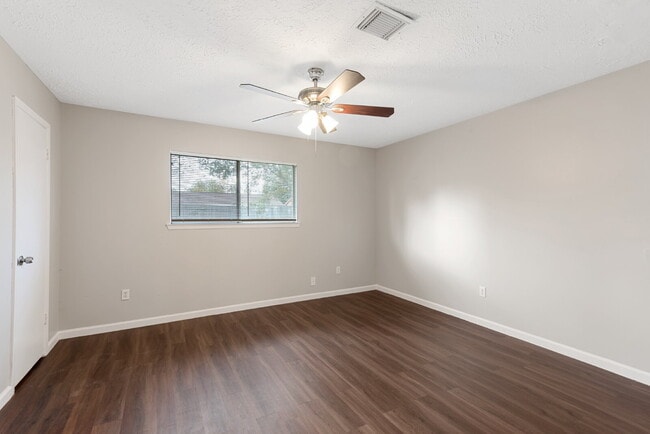 Building Photo - 743 Deercrest St