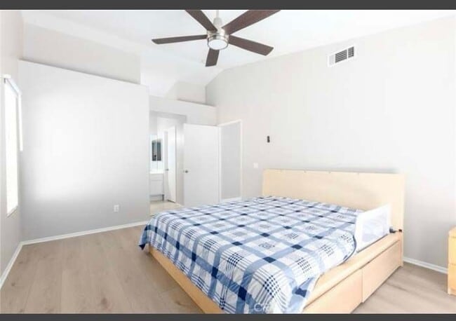 Building Photo - 43345 Via Sabino