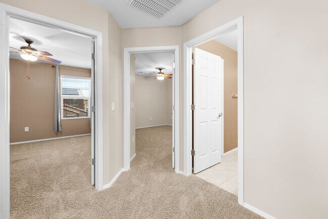 Building Photo - 4 Bedroom Home with Community Pool in Vail...