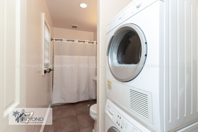 Building Photo - CHARMING 2 BEDROOM CRAFTSMAN BUNGALOW IN T...