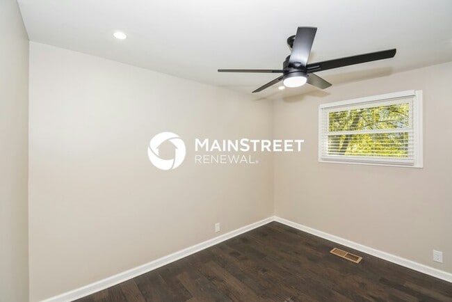 Building Photo - 4 Bedroom Pet-Friendly Home in MADISON, TN with Main Street Renewal