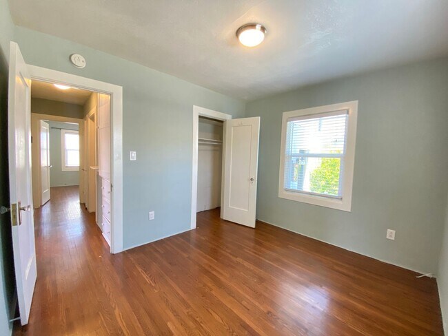 Building Photo - Craftsman Two Bedroom House! w/ Garage! NO...