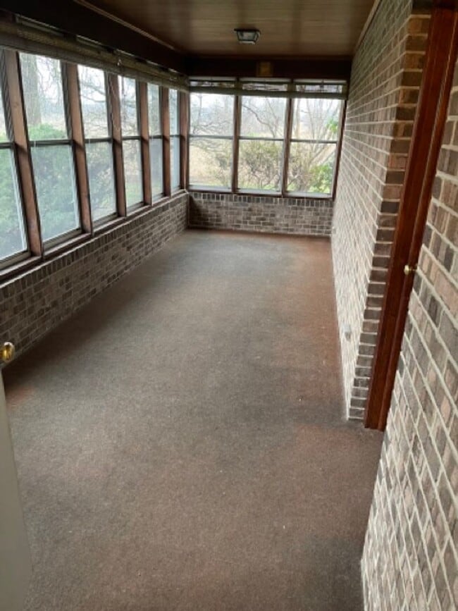 Building Photo - 735 E King St