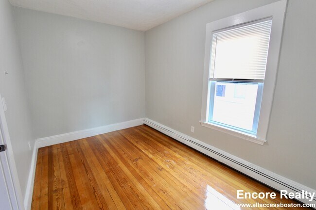 Building Photo - 15 Elder St