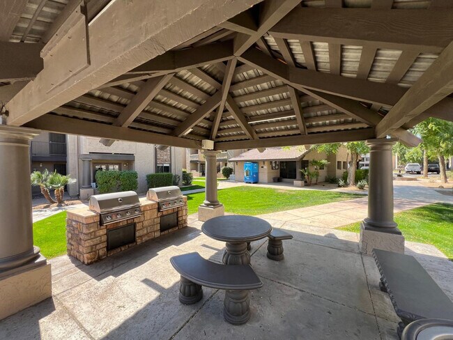 Building Photo - 5995 N 78th St