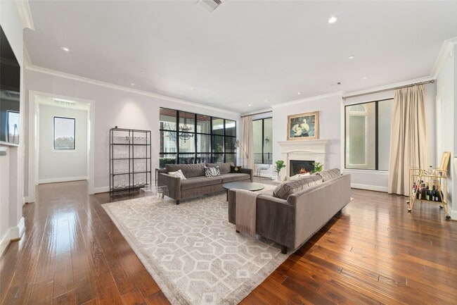 Building Photo - 2221 Welch St