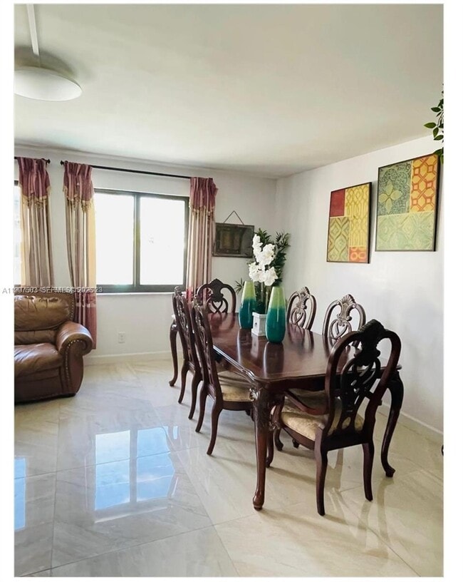 Building Photo - 721 SW 69th Ave