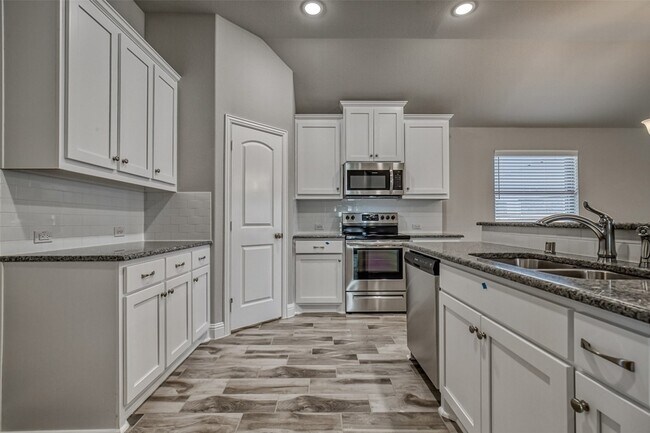 Building Photo - 207 Gardenia Dr