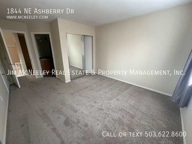 Building Photo - 1844 NE Ashberry Dr