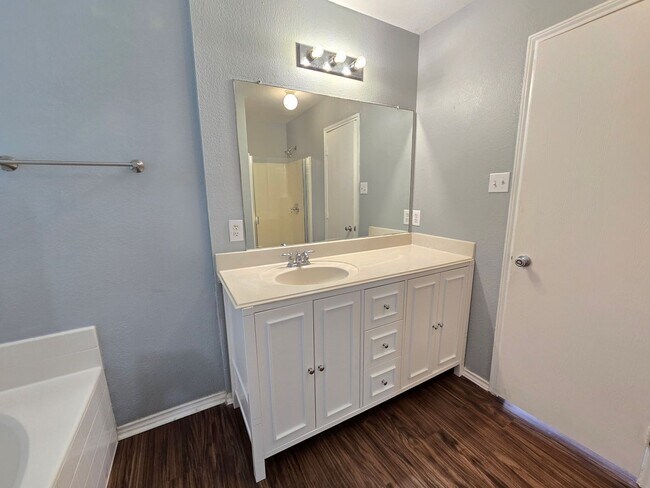 Building Photo - 5820 Show Master Ln
