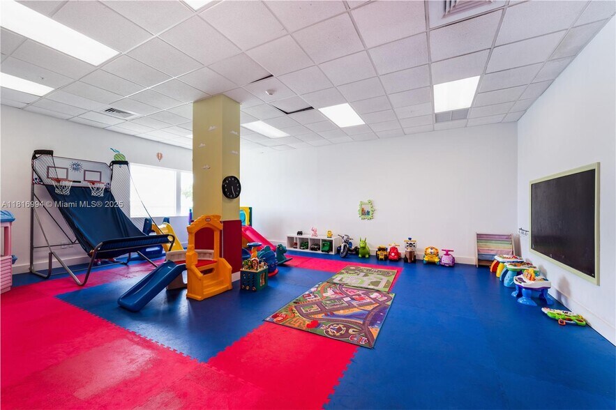 Building Photo - 800 Claughton Island Dr