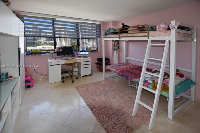 Building Photo - 540 Brickell Key Dr