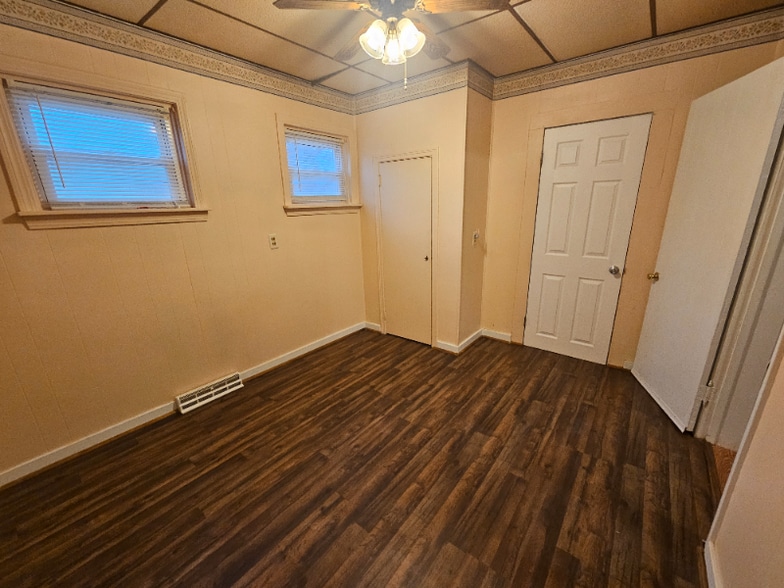 Building Photo - 1046 W 1st St