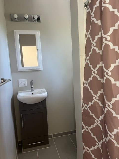 Building Photo - 5979 Meadow Ln