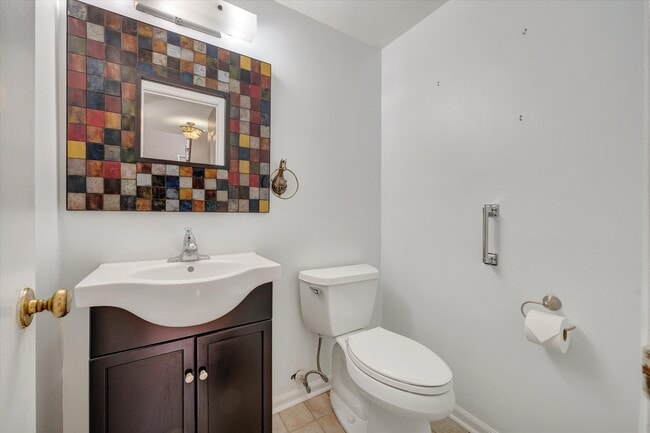 Building Photo - 104 Southampton Ct