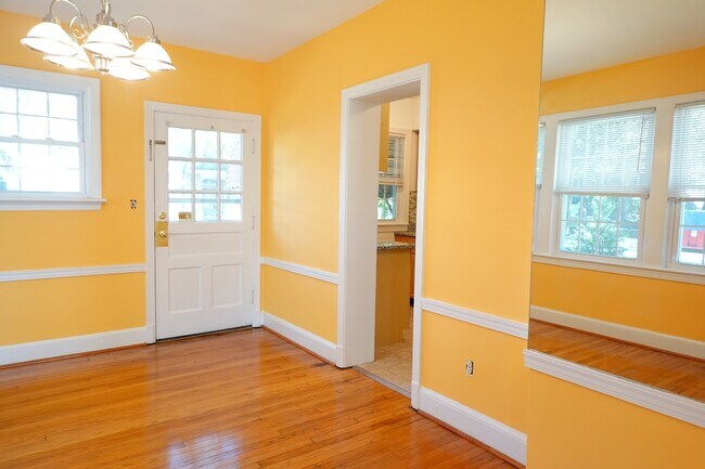 Building Photo - 800 Maplewood Ave
