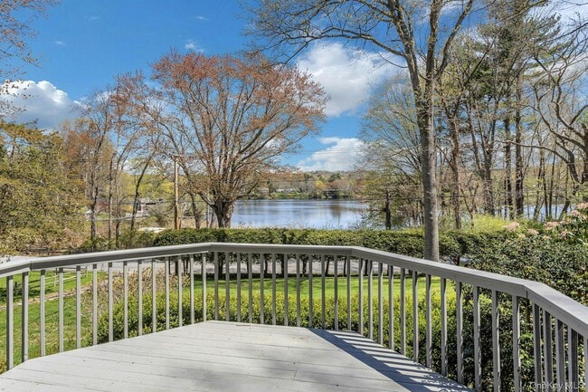 Building Photo - 68 Lake Shore Dr