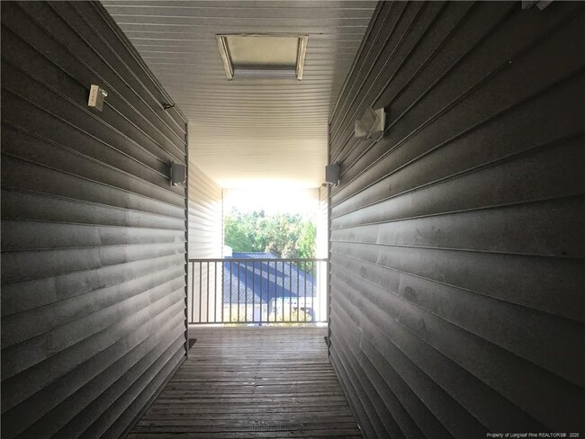 Building Photo - 616 Marshtree Ln