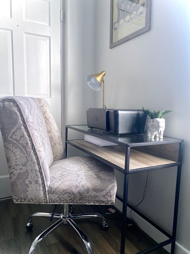 Building Photo - 7 N Robinson St