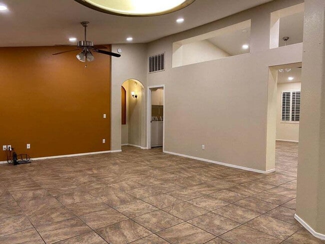 Building Photo - 870 N Madrid Ln
