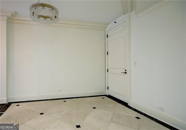 Building Photo - 2660 Peachtree Rd NW