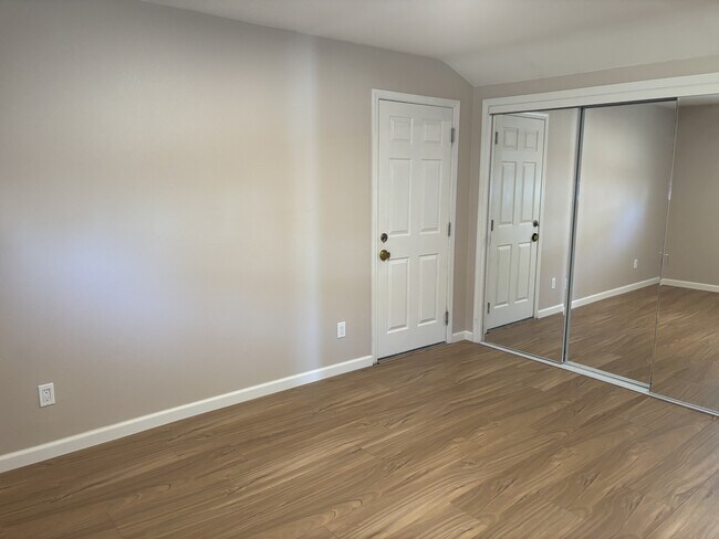 Building Photo - 2615 Alton Ln