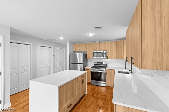 Building Photo - 19 Shaw Ave