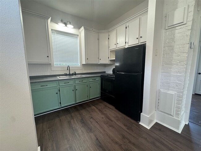 Building Photo - 801 8th St