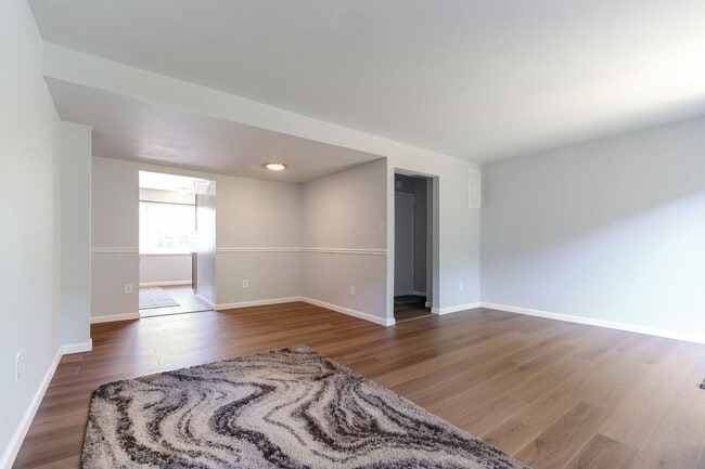 Building Photo - Move in ready 3 bedroom 2.5 Bath in Gaithe...