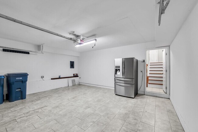 Building Photo - 18599 W Sterling Ct