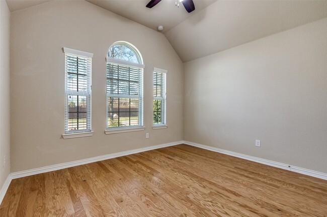 Building Photo - 704 Thetford Ln