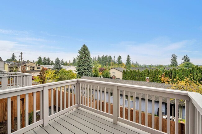 Building Photo - New Construction Luxury Townhome - Bright & Sunny End Unit