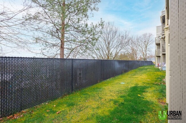 Building Photo - Comfortable 1-Bedroom Condo with Parking & Resort-Style Amenities