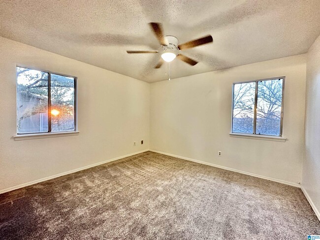Building Photo - 415 Skyview Dr