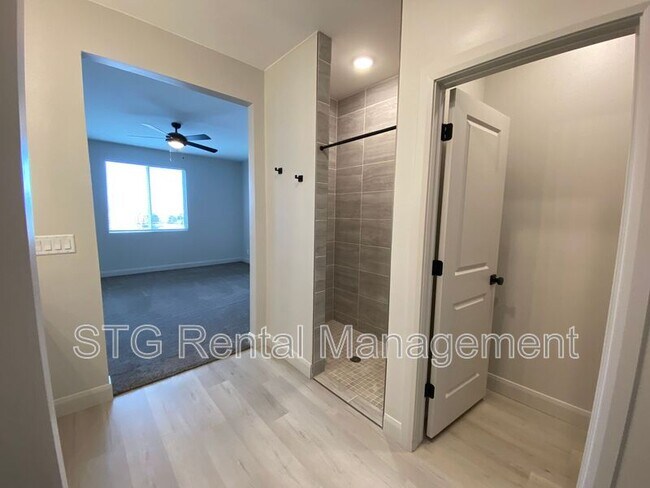 Building Photo - 840 Twin Lakes Dr