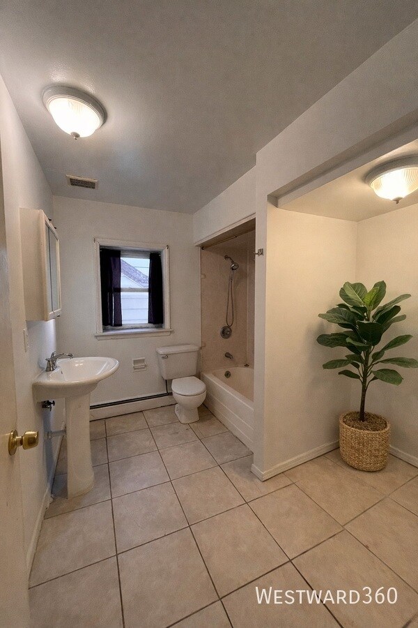 Building Photo - 1622 N 40th Ave