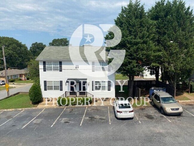 Primary Photo - NEWLY UPDATED!! 2 Bedroom 1 Bathroom Townhome